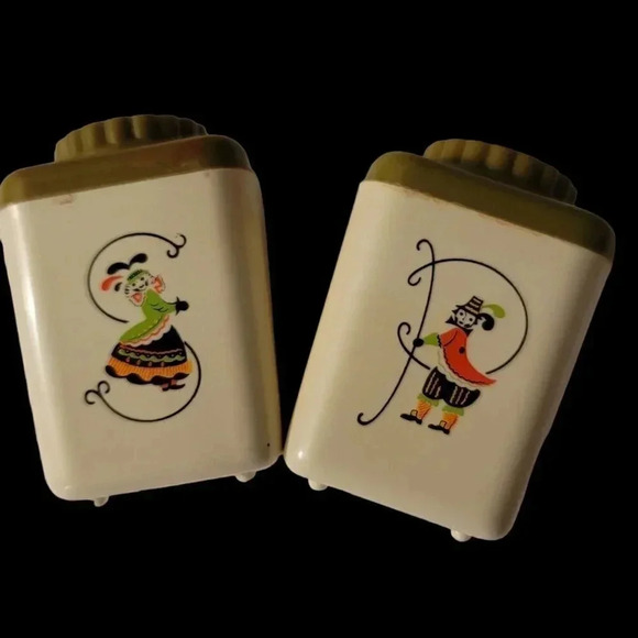 Vintage 70's Dutch Salt & Pepper Shakers Retro Mid Century Plastic Avocado Lids - Picture 5 of 12